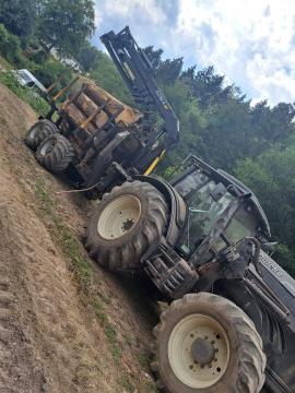 Lesní traktor VALTRA T193 |  Lesnická technika | Dřevoobráběcí stroje | KOMITrade s.r.o.